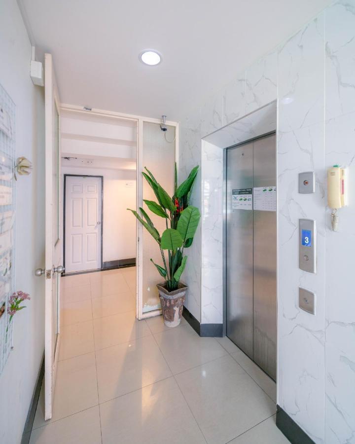 Baansabai Ramaiv Aparthotel Bangkok Exterior photo